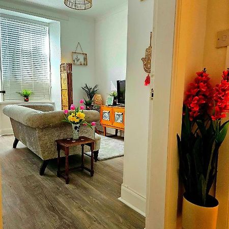 The Ferns - Shared Garden Apartment With Parking Darvel Esterno foto