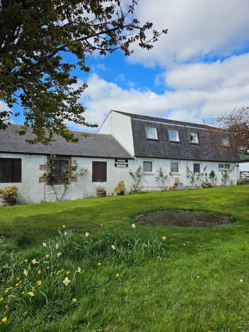 The Ferns - Shared Garden Apartment With Parking Darvel Esterno foto