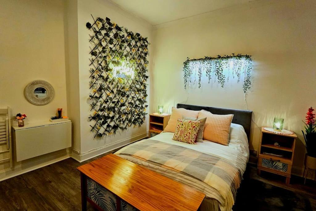 The Ferns - Shared Garden Apartment With Parking Darvel Esterno foto